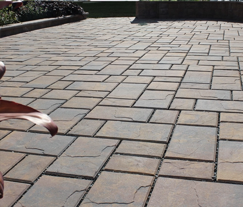 Picture of a Nicolock environmental paver that shows gaps in between pieces for water drainage