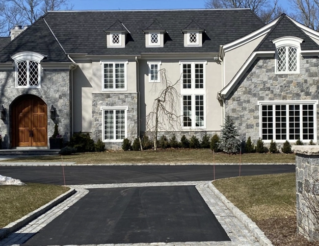 A picture of RStone's Natural Veneer Stone in the field