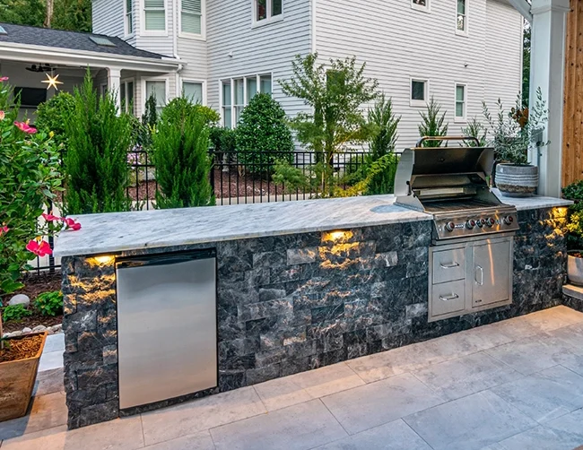 An example of Marmiro Stones Veneer Stone on an outdoor kitchen